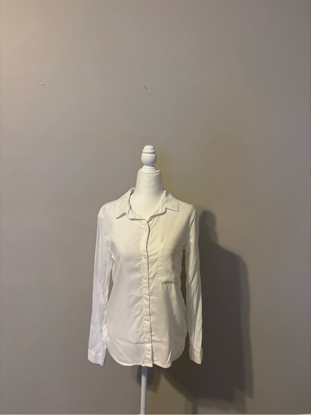 Size XS - Cloth and Stone white button down - Picture 2 of 5